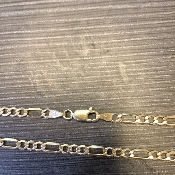 Beautiful 2 piece Deal Chain & pendent - Picture 3 of 3